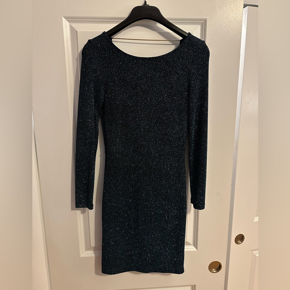 H&M size 6 dress
Black dress with greenish blue sparkle